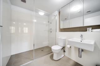 Spacious 2-Bed Conveniently by Lake Tuggeranong - 6
