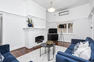 Chic Semi-Detached 2-Bed Home with Outdoor Dining - 4