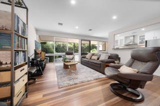 Gorgeous 2-Bed Townhouse with Patio, BBQ & Parking - 4