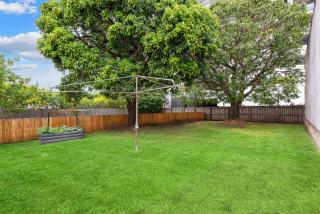 Tranquil 3-Bed Family Home with Spacious Backyard - 7