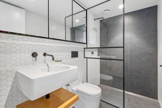 Stylish & Spotless 2-Bed Apartment in St Kilda - 2