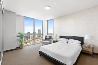Central 2-Bed with Parking & Stunning Views - 8