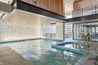 Riverside 2-Bed by Brisbane's Landmarks with Pool - 7