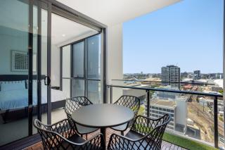 Riverside 2-Bed by Brisbane's Landmarks with Pool - 5