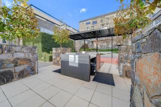 Glorious Central Canberra 1-Bed with Pool & Sauna - 5