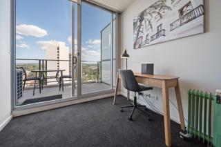 Glorious Central Canberra 1-Bed with Pool & Sauna - 4