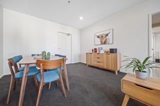 Glorious Central Canberra 1-Bed with Pool & Sauna - 2
