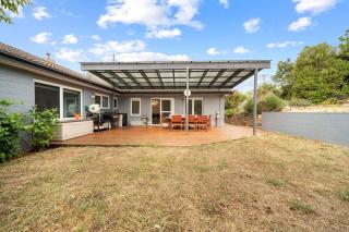 4-Bed Family Home with Spacious Backyard and BBQ - 7