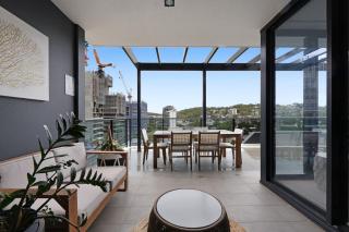 Luxe Beachfront 2-Bed With Gym Pool & Views - 3