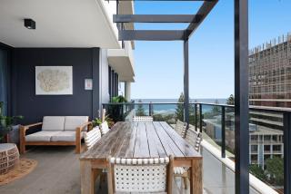 Luxe Beachfront 2-Bed With Gym Pool & Views - 1