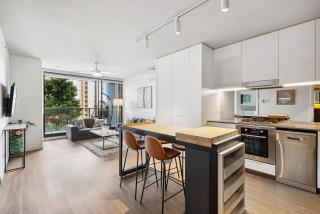 Cosy 2-Bed with Pool Bbq Area and Secure Parking - 6