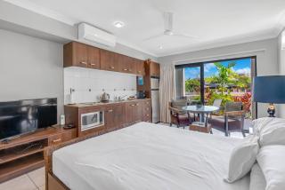 Blue Lagoon Resort Lakeside Apartment - 3