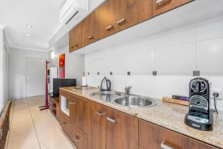 Blue Lagoon Resort Lakeside Apartment - 1