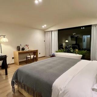 The Tea & Bamboo Retreat A serene homestay offering complimentary bamboo weaving workshops and tea tasting experiences. - 9