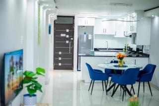 Harbour Luxe Apartment - 8