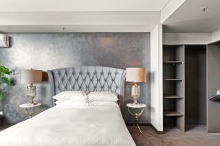 Elegant 1-Bed by Riverside Park & Amenities - 2