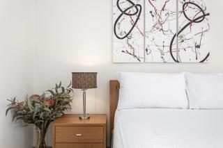 High-Floor 2-Bed CBD Unit With Views & Amenities - 4