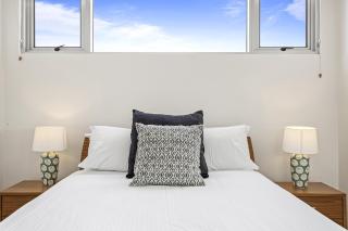 High-Floor 2-Bed CBD Unit With Views & Amenities - 1