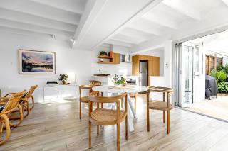 2-Bed Coastal Haven with Pool by Sunshine Beach - Sunshine Beach - 8