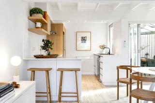 2-Bed Coastal Haven with Pool by Sunshine Beach - 4