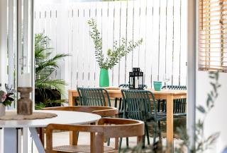 2-Bed Coastal Haven with Pool by Sunshine Beach - 1