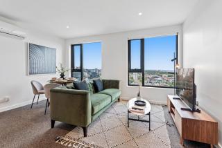 2-Bed Inner-City Pad with Pool BBQ & Gym - 4