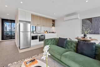 2-Bed Inner-City Pad with Pool BBQ & Gym - 2