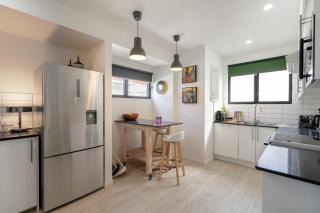 Sophisticated 2-Bed Home With Alfresco Dining - 8