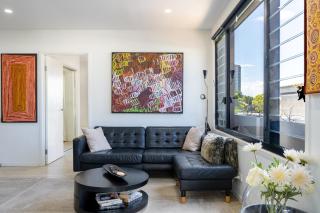 Sophisticated 2-Bed Home With Alfresco Dining - 3