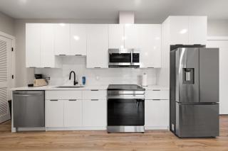 Union Market Lux 2BD Condo - 7