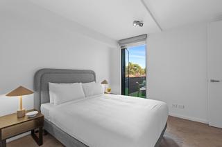 Lovely 1-Bed with Balcony in St Kilda's Heart - 9