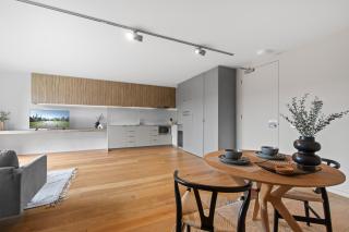 Lovely 1-Bed with Balcony in St Kilda's Heart - 8