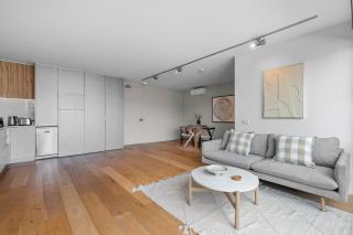 Lovely 1-Bed with Balcony in St Kilda's Heart - 6