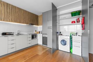 Lovely 1-Bed with Balcony in St Kilda's Heart - 3