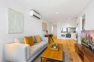 Modern 1-Bed in Hip Southbank with Pool & Gym - 4