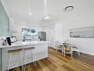 Spacious 2-Bed Townhouse with BBQ by the Beach - 7