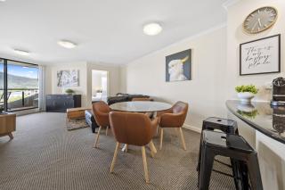 Inner-City 2-Bed with Parking, Pool, Gym & BBQ - 3