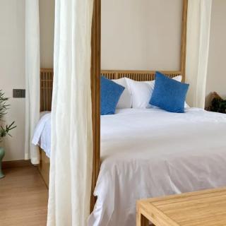 The Tea & Bamboo Retreat A serene homestay offering complimentary bamboo weaving workshops and tea tasting experiences. - 1