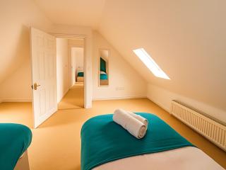 Detached Chester 5BR Contractor Stay Sleeps 9 - 4