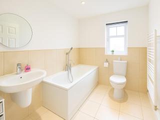 Detached Chester 5BR Contractor Stay Sleeps 9 - 2