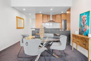 2-Bed, 500m From The Beach with Pool, Gym & Sauna - 8