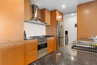 2-Bed, 500m From The Beach with Pool, Gym & Sauna - 6