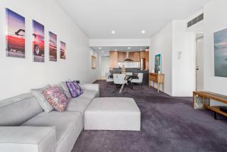 2-Bed, 500m From The Beach with Pool, Gym & Sauna - 5