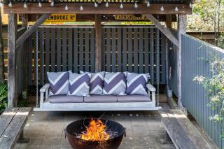 Secluded 3-Bed Retreat Moments to the Beach - 0