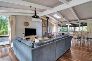 Secluded 3-Bed Retreat Moments to the Beach - 8