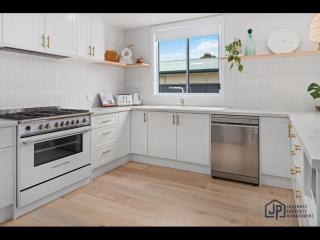 Elegant Beachside Retreat with Luxurious Amenities - 1