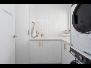 Elegant Beachside Retreat with Luxurious Amenities - 4