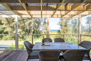 3-Bed Seaside Serenity Escape at Long Beach - 8