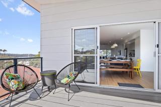 3-Bed Coastal Getaway with Direct Beach Access - 5