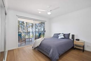 3-Bed Coastal Getaway with Direct Beach Access - 8